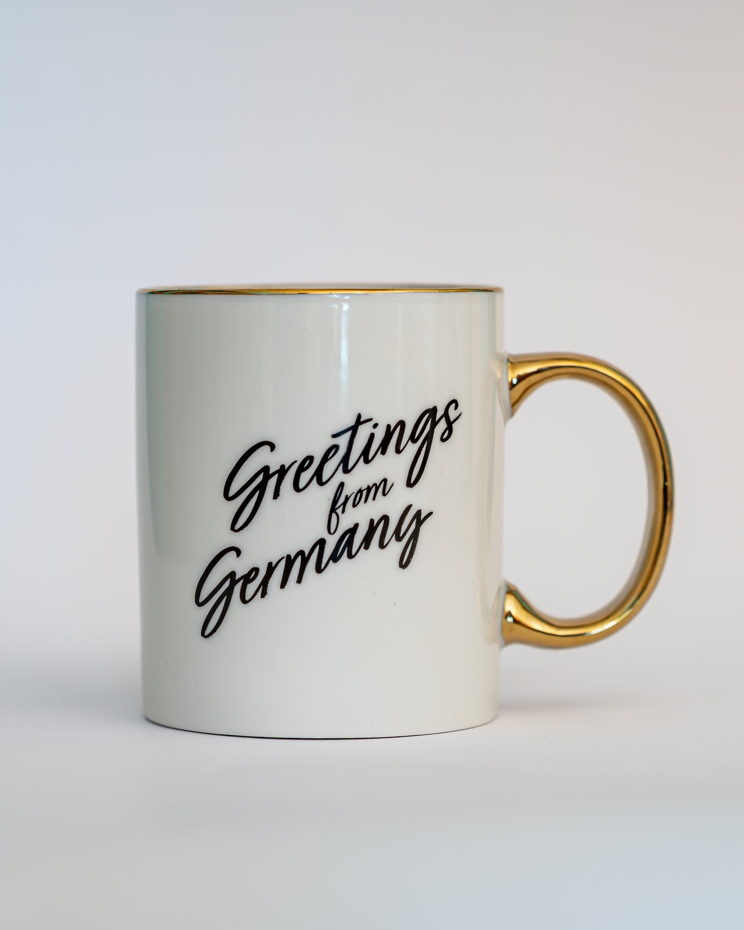 Keramiktasse mit Classic Cabrio und Schriftzug
