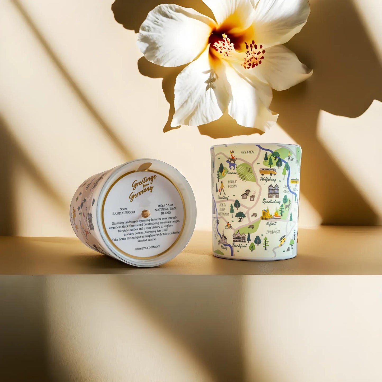 Duftkerze mit Landkarte und Golddetails